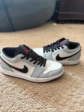 Nike Low-Top Sneakers in White, Light Gray, Black with Red Accents